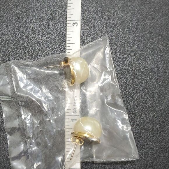 *Sale* Avon gold tone baroque faux pearl earrings - Picture 5 of 7